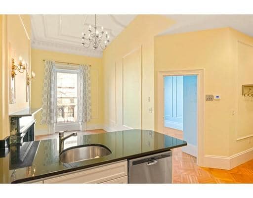 Building Photo - 127 Beacon St