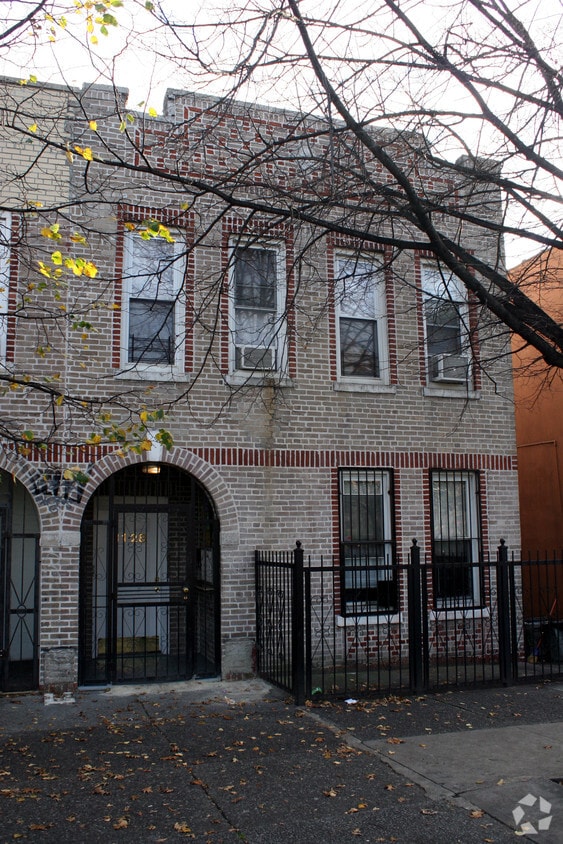 1128 Metcalf Ave, Bronx, NY 10472 Apartments in Bronx, NY