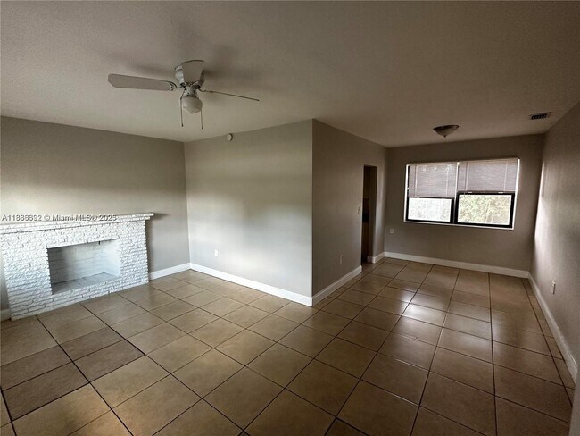 Foto del edificio - 61 NE 195th St