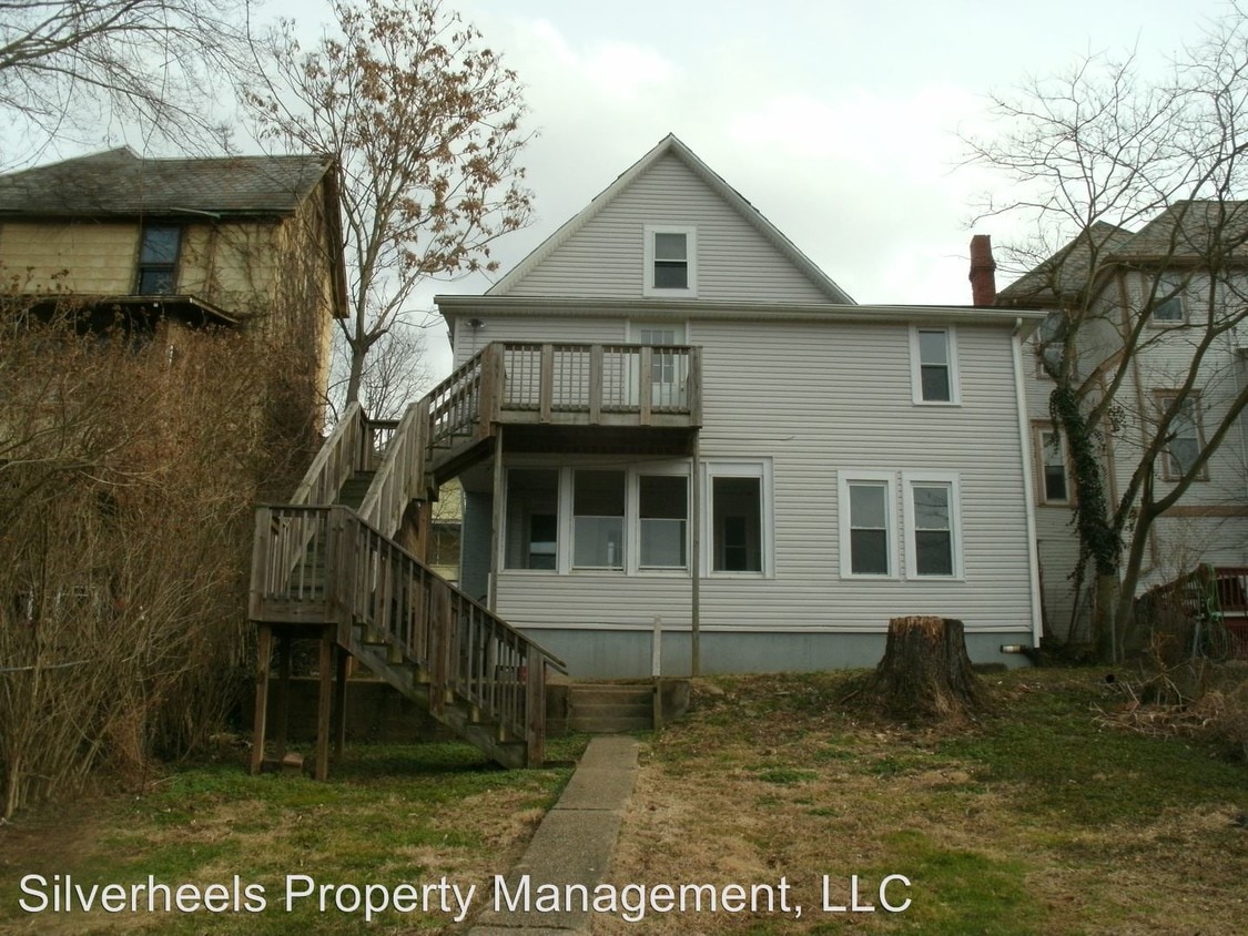 121 Muskingum Dr, Marietta, OH 45750 Condo for Rent in Marietta, OH