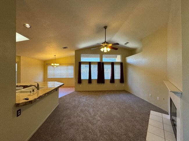 Building Photo - Spacious corner home in Pheasant Run Commu...