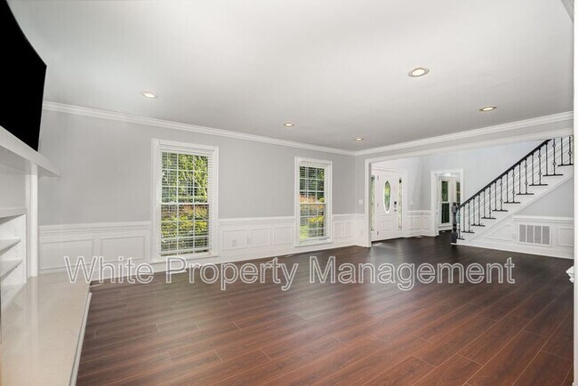 Foto del edificio - 6121 Dovefield Rd