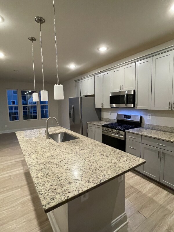 Building Photo - 551 Roszel Way