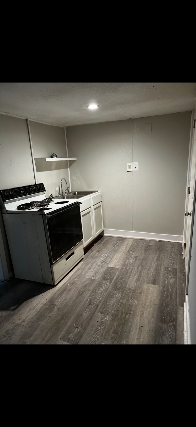 Building Photo - 608 Southern Ave