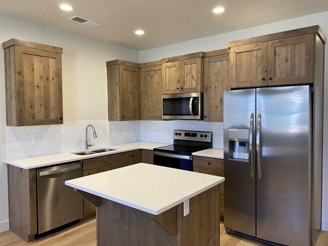 Foto del edificio - 674 E Raintree Ln