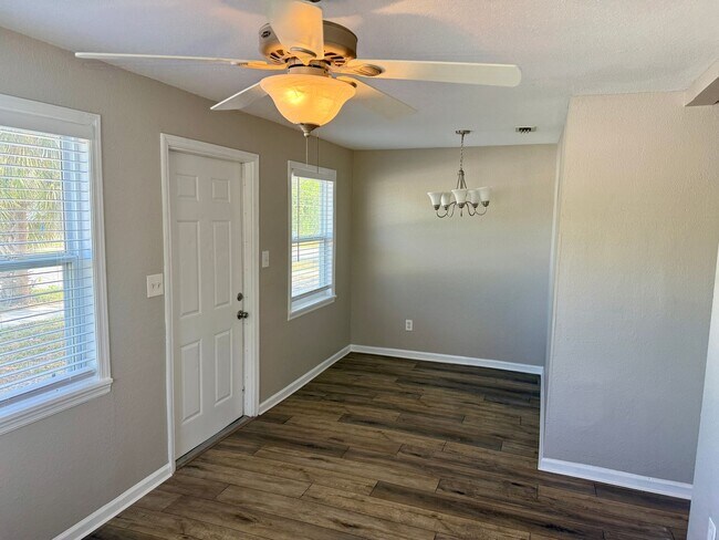Foto del edificio - Beautiful 3/1 in Clearwater Available Now!