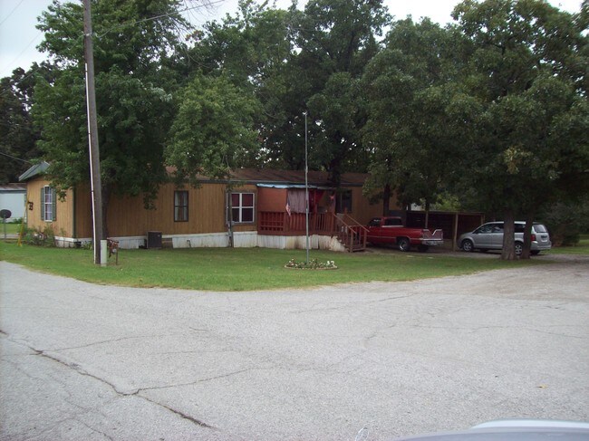 Building Photo - Trails End