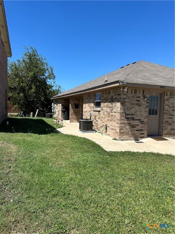Primary Photo - 803 Leifester Cir