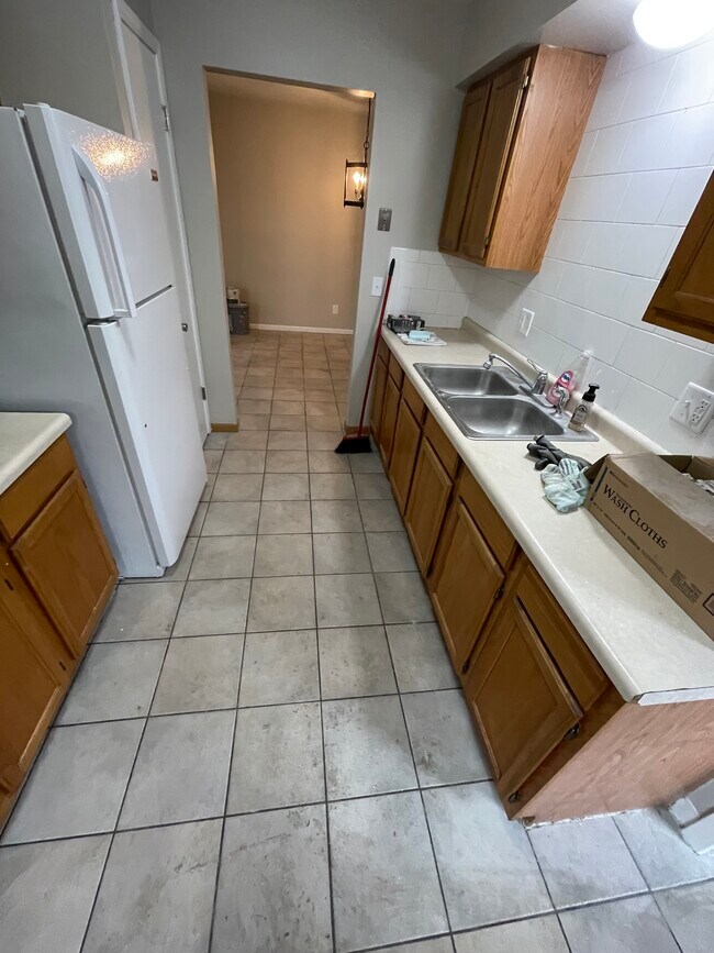 Kitchen - 730 S River Rd