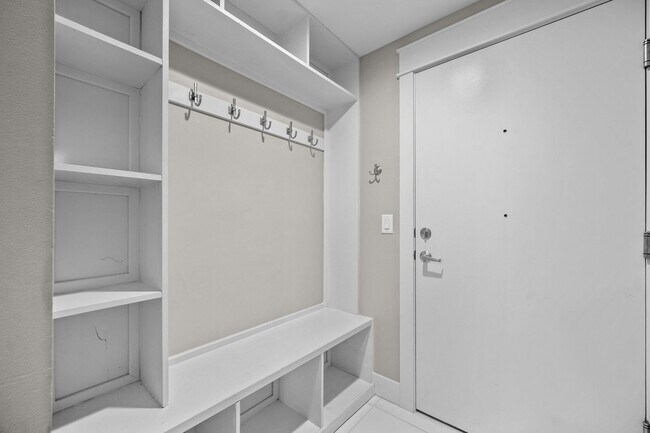 Foto del edificio - Beautiful Furnished 2-Bed, 2-Bath Condo in the Heart of Downtown Des Moines