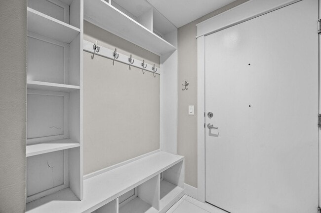 Building Photo - Beautiful Furnished 2-Bed, 2-Bath Condo in the Heart of Downtown Des Moines