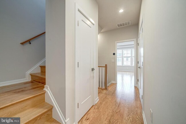 Building Photo - 7354 Dartford Dr
