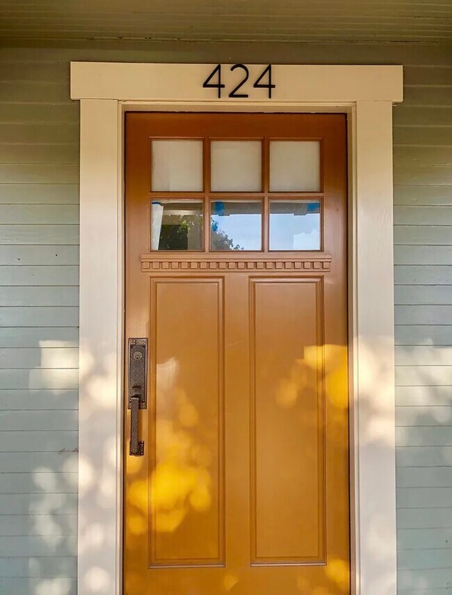 Foto del edificio - 424 Temple Ave