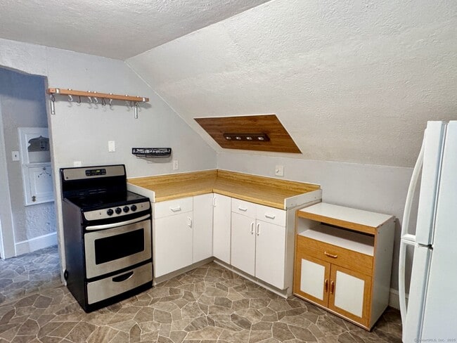 Building Photo - 384 Brightwood Ave
