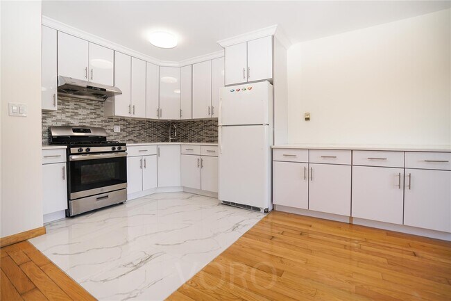 Foto del edificio - 147-45 Barclay Ave