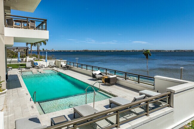 Piscina - Hyde Park House