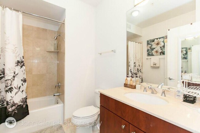 Foto del edificio - 565 W Quincy St