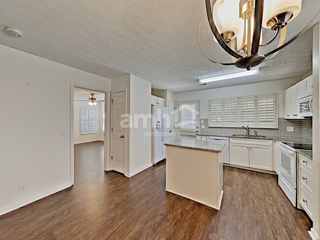 Foto del edificio - 7320 Middlebrook Cir