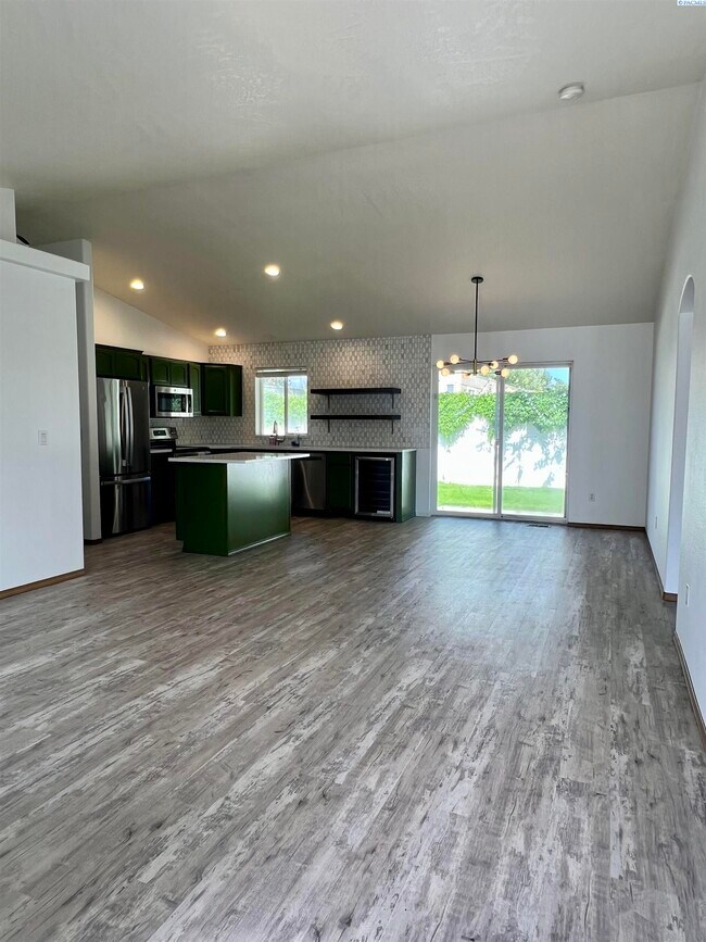 Foto del edificio - 1574 Foxglove Ave