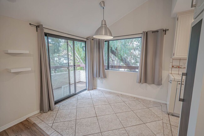 Foto del edificio - COMING SOON! 3 Bedroom Townhome for Rent i...