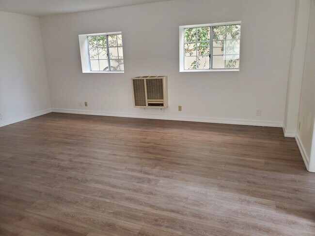 Foto del edificio - 719 N Lucia Ave