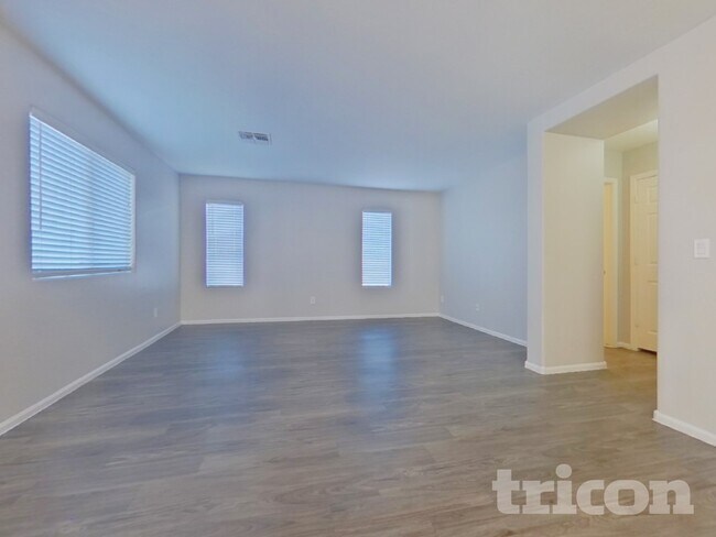 Building Photo - 23634 W Tamarisk Ave