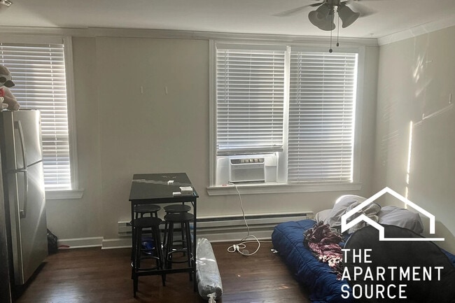 Building Photo - 3346 N Marshfield Ave