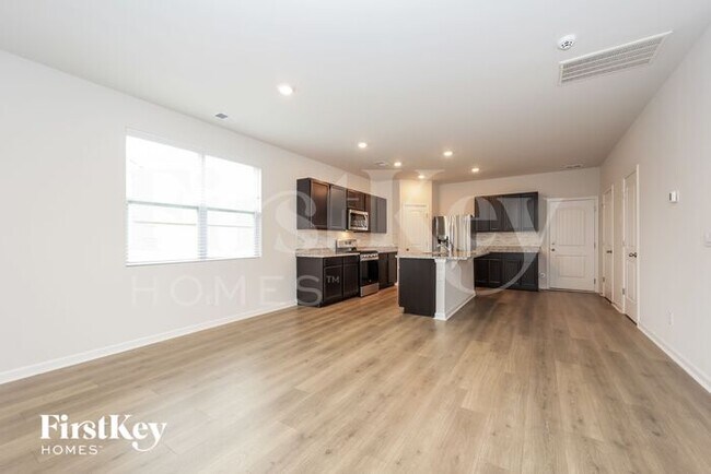Foto del edificio - 4303 Maxwell Rd