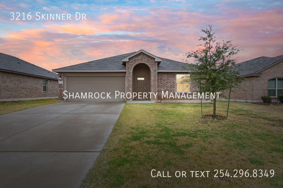 Foto principal - Four Bedroom Home in Park Meadows Subdivision