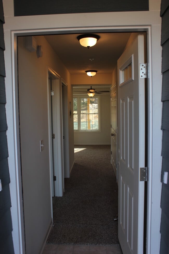 Building Photo - One Bedroom Garden Apartment - Top Floor!!