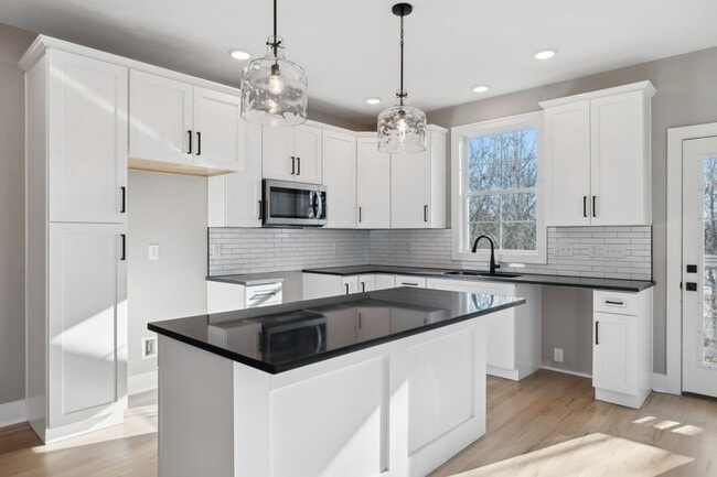 Building Photo - 2111 Chadwell Retreat Dr