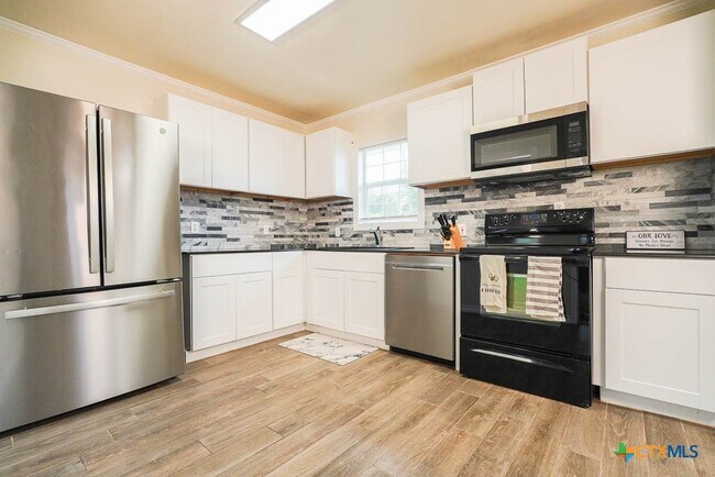 Building Photo - 913 Hander Ln