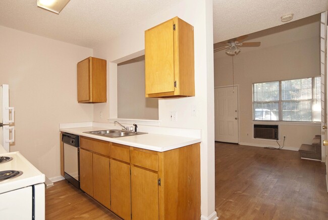 Building Photo - 4109-I Spirea Drive