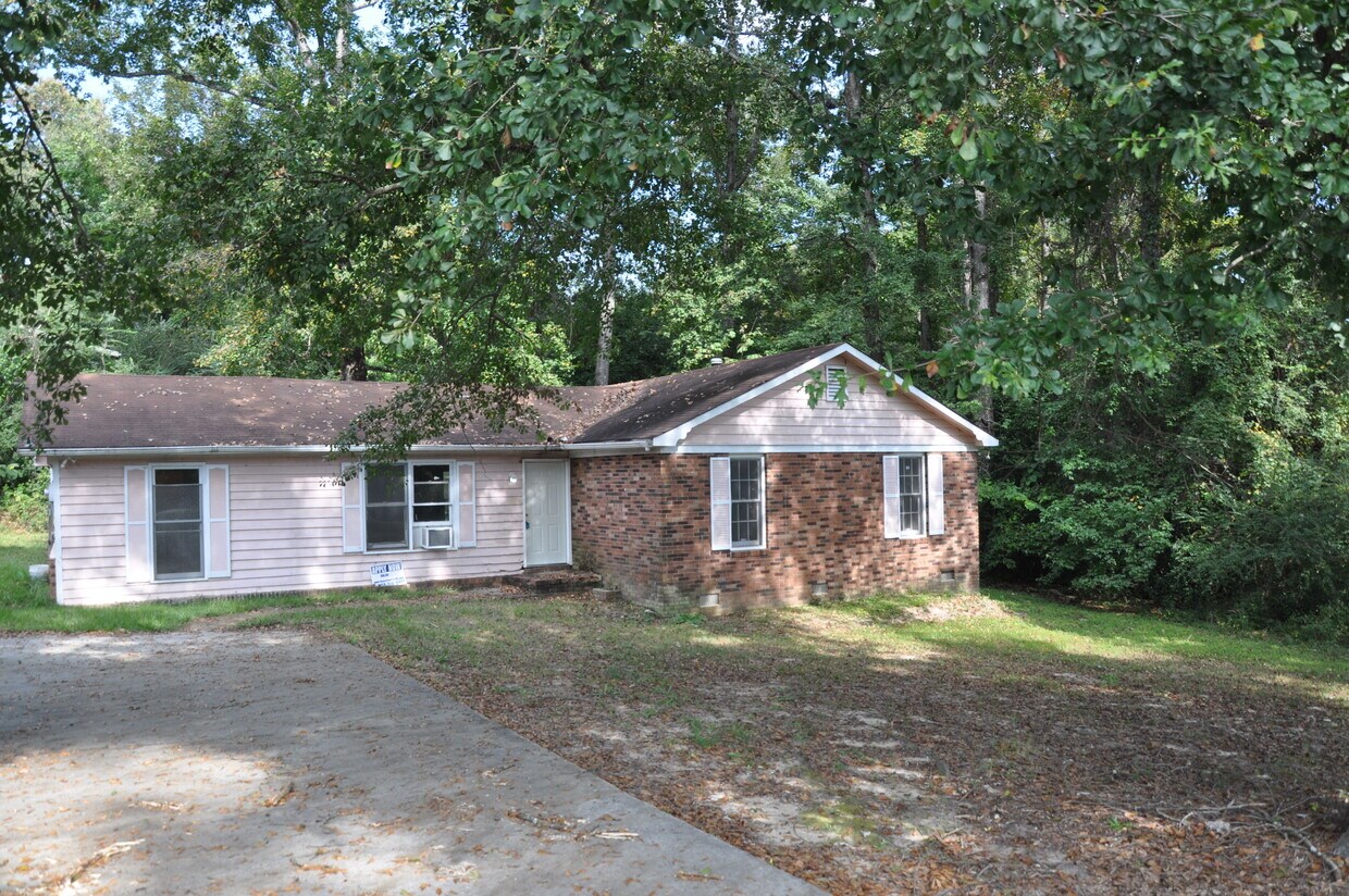 Primary Photo - 121 Briarwood Cir