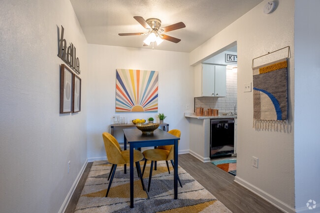 1HAB - 662SF - Área de comedor - Pasadena Apartments