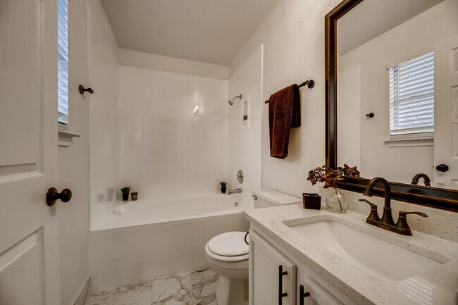 Building Photo - 1604 Anise Dr