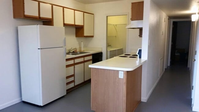 Building Photo - 1710 N Santa Rita Ave