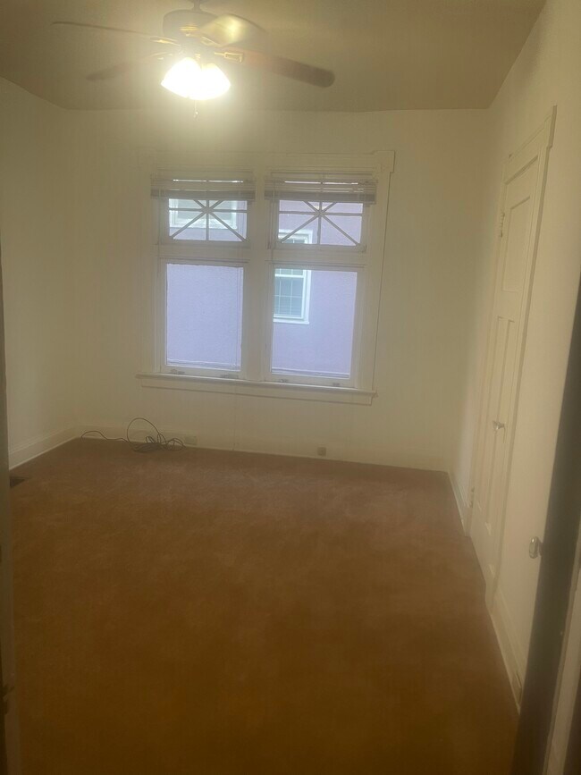 Foto del edificio - 815 E Mitchell Ave