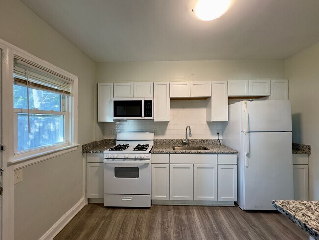 Foto del edificio - Charming 3 Bedroom/3 Bathroom Townhome in Ednor Gardens-Lakeside Neighborhood, MD!