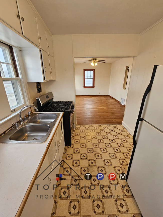 Building Photo - 3 Bedroom | 1 Bathroom Single Family Home ...