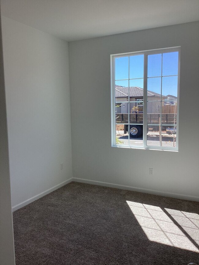 Foto del edificio - Modern Elegance: 5BR/3BA New Build in Elk ...