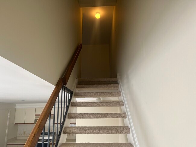 Escaleras al segundo piso - 4351 Pembrook Village Dr