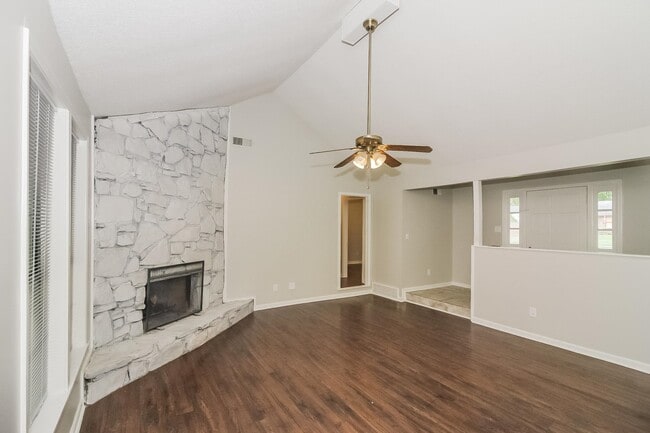 Foto del edificio - 6063 Colonyhill Dr