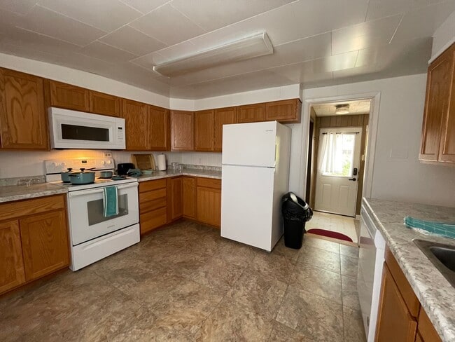 Building Photo - 1119 W Platinum St