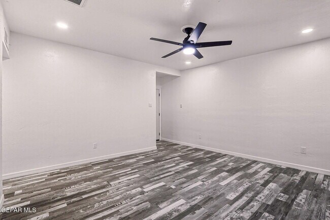 Foto del edificio - 6251 Arapaho Rd