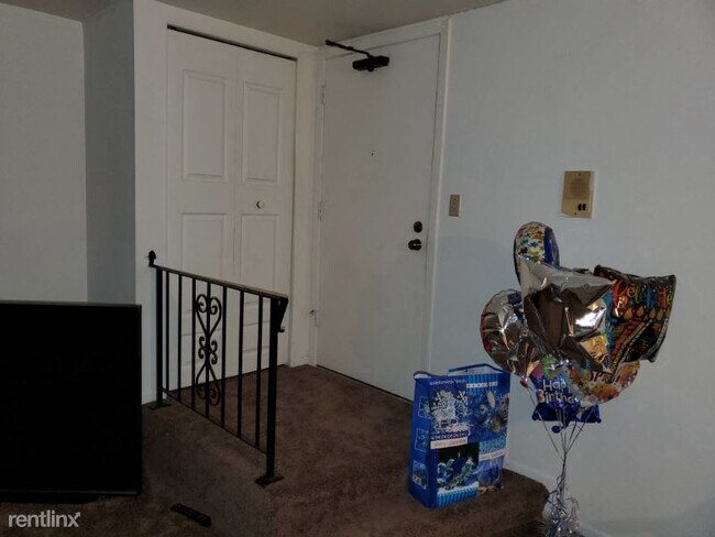 Building Photo - 8108 Waterbury Ct
