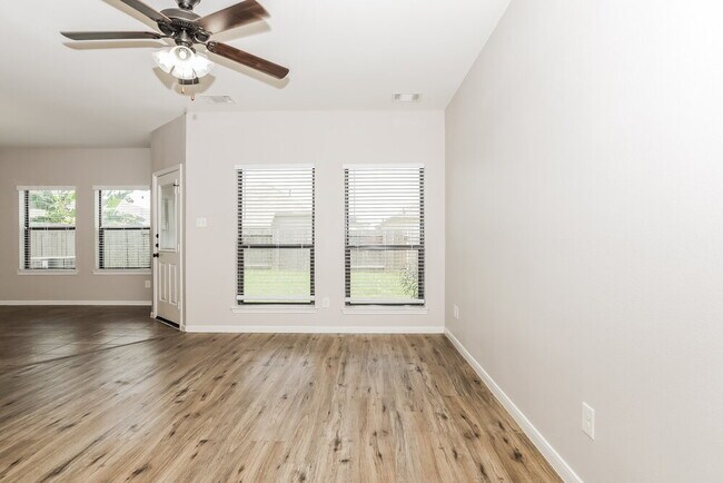 Foto del edificio - 6623 Sharpstone Creek Ln