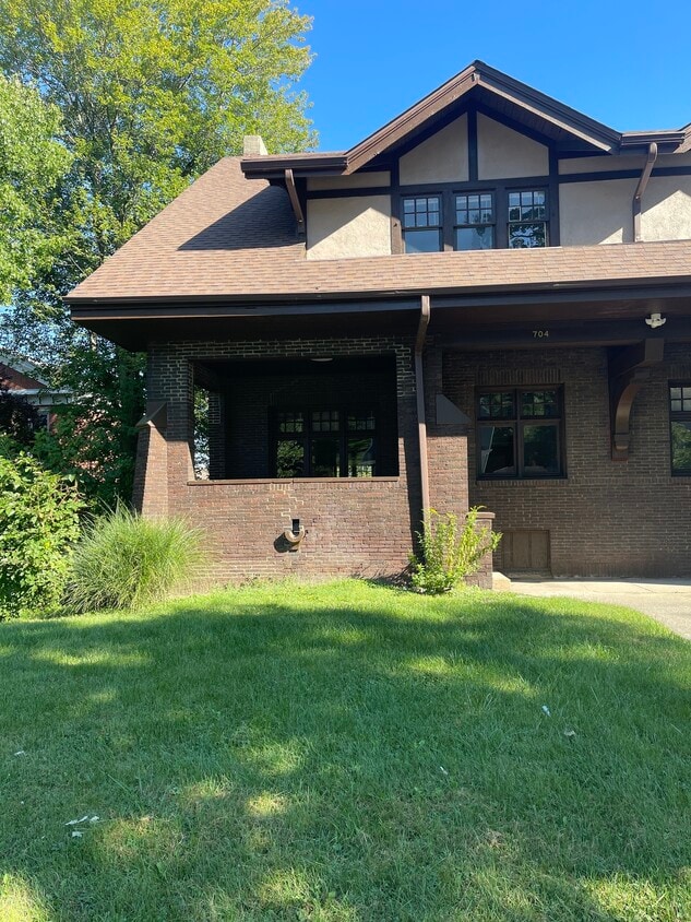 704 W Main St, Crawfordsville, IN 47933 House Rental in