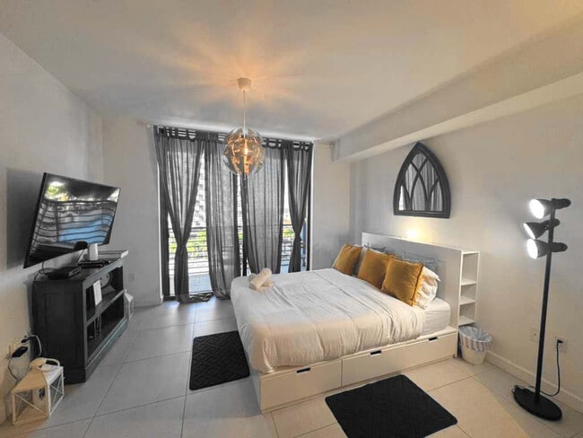 Building Photo - 5350 NW 84th Ave