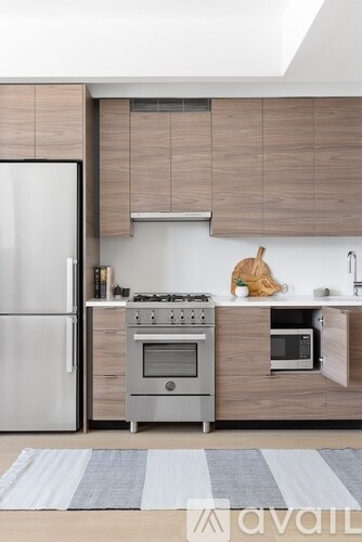 Building Photo - 555 W 38th St